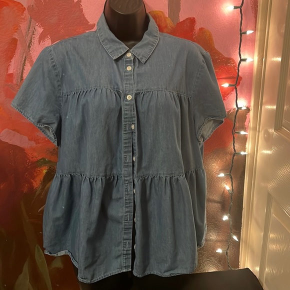 Shirt no longer fits me anymore. Was hardly worn - Picture 1 of 1